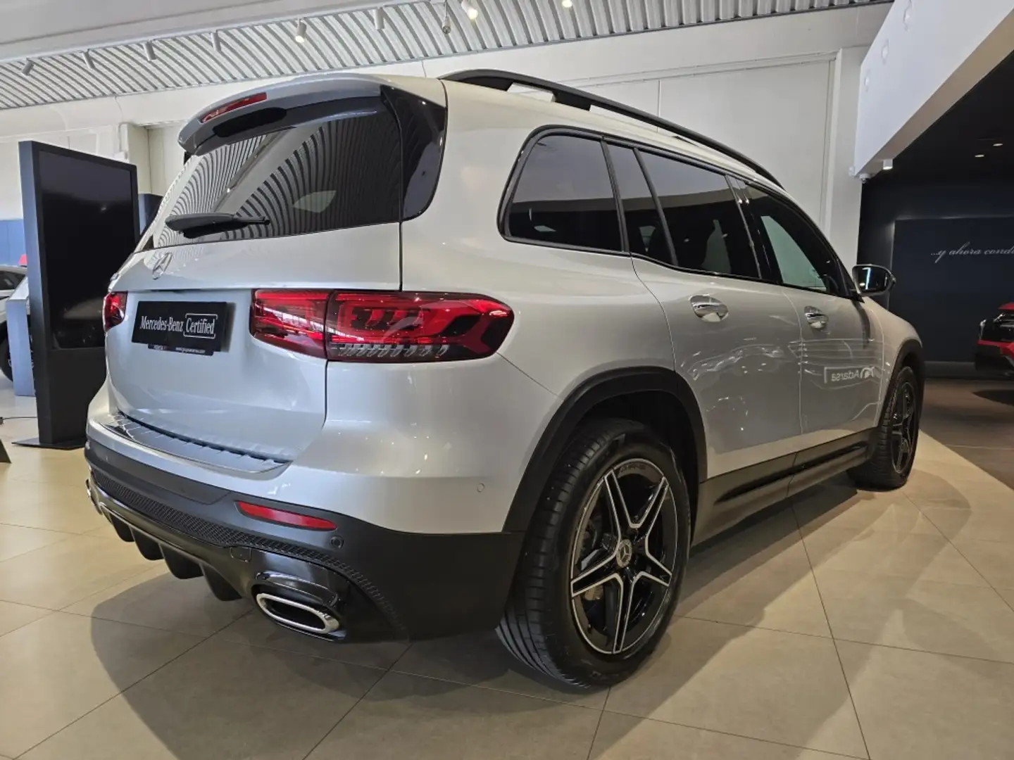 Mercedes-Benz GLB 200 200d 8G-DCT Plateado - 2