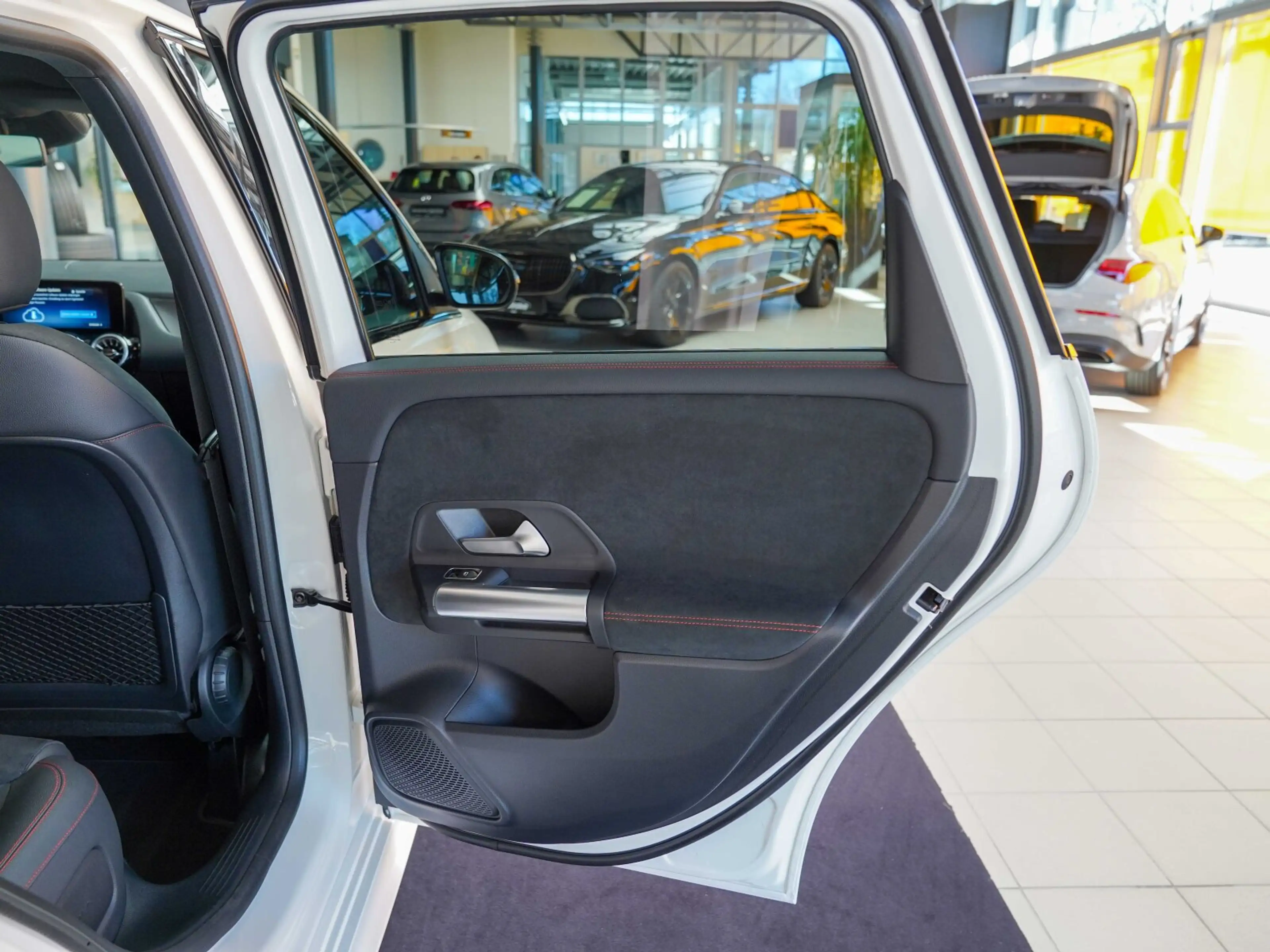 Mercedes-Benz B 220 B 220 d AMG Line Night 360° AHK Carbon DISTRO — photo 14