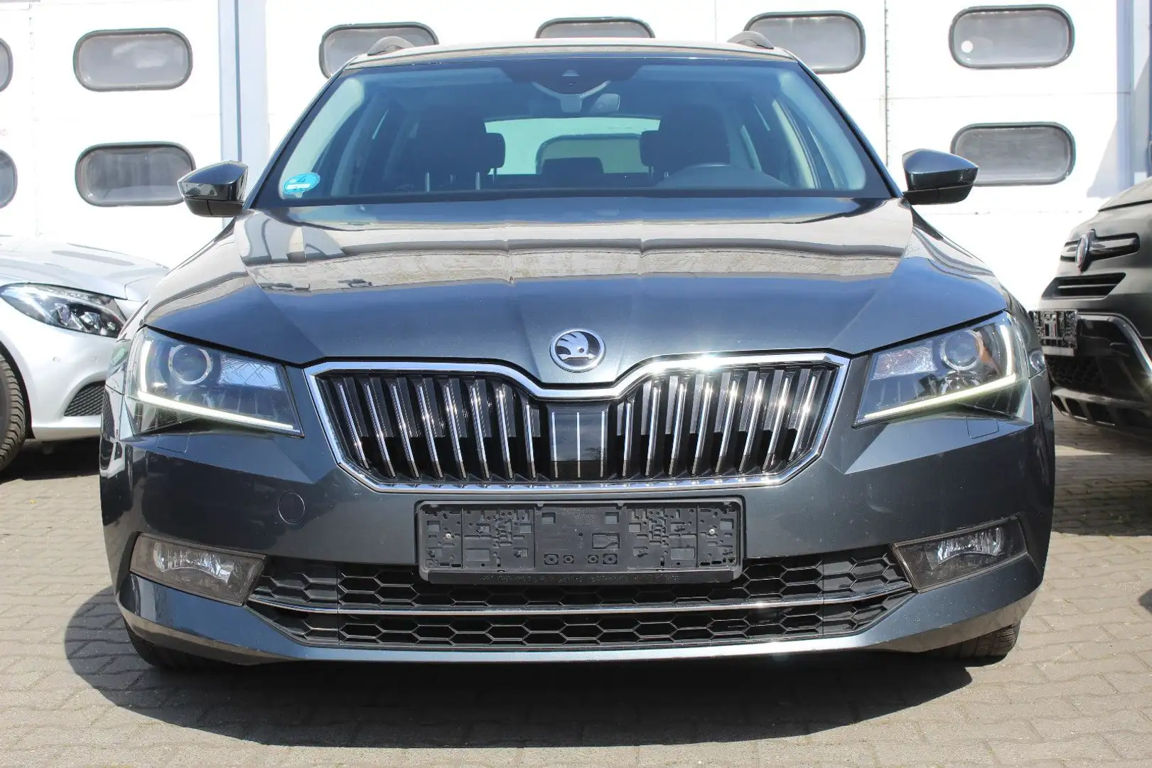 Skoda Superb Combi Ambition Grau - 2