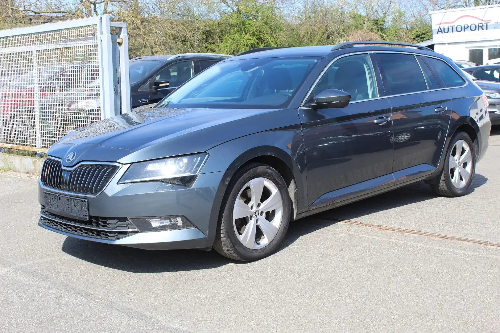 Skoda Superb Combi Ambition Grau - 1