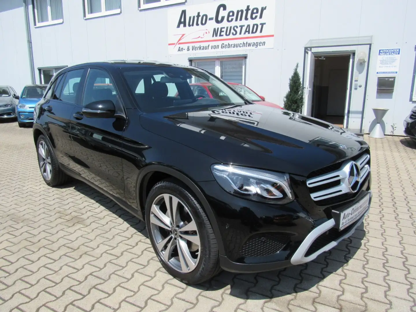 Mercedes-Benz GLC 350 d 4Matic, NAVI, LED, AHK, 20".. Zwart - 1