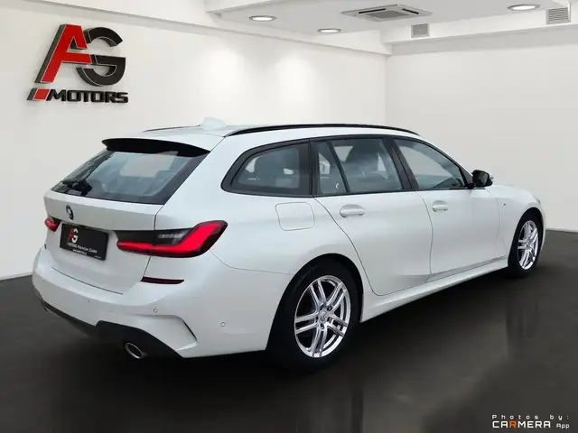 BMW 3 Series view 6