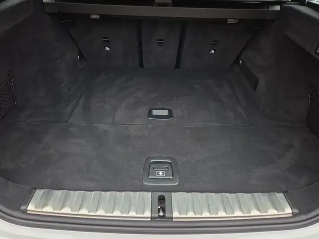 BMW 3 Series view 12