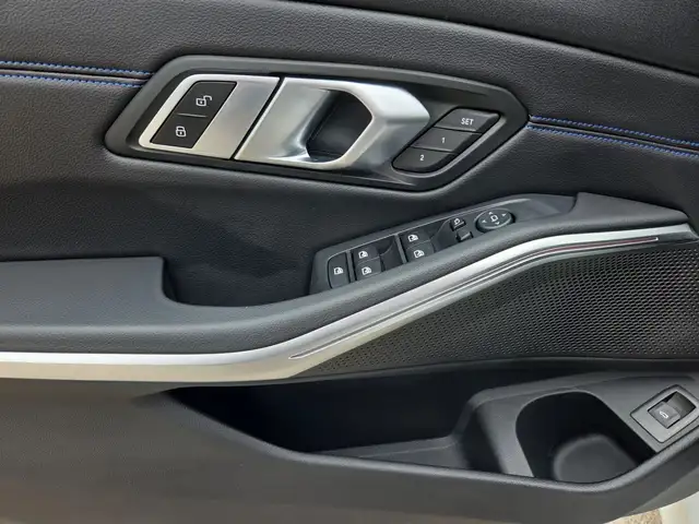 BMW 3 Series view 14