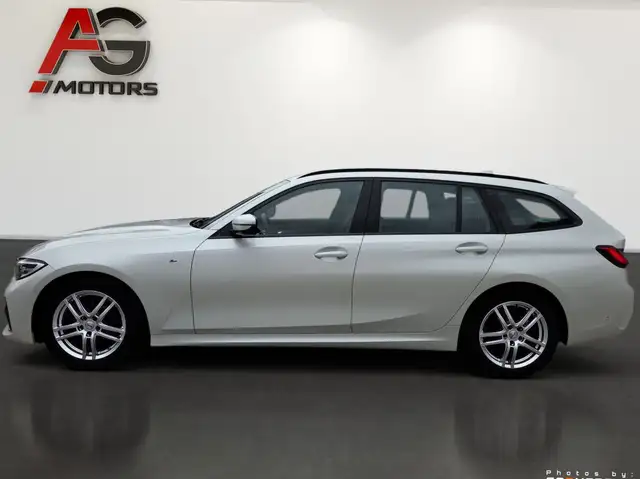 BMW 3 Series view 9