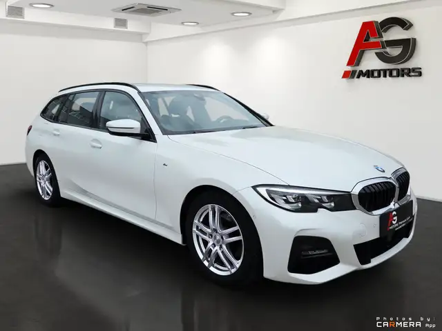 BMW 3 Series view 4