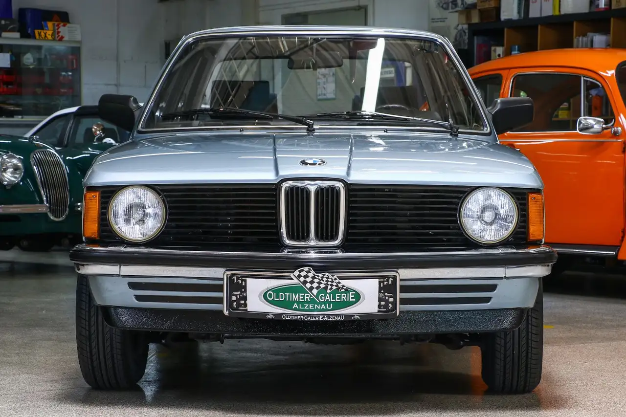 BMW 318 i, foto 2