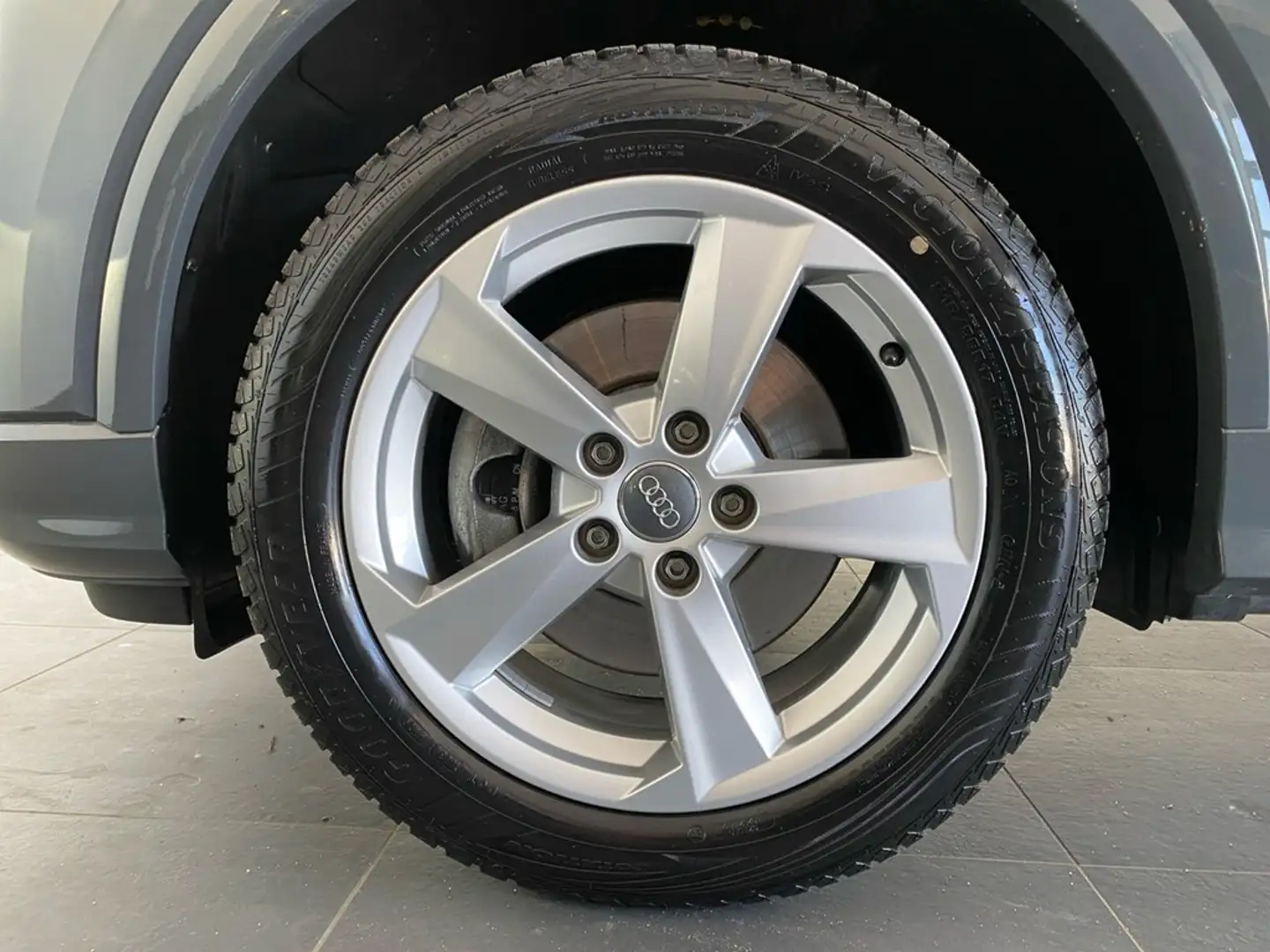 Audi Q2 2.0 TFSI quattro sport NAVI+RFK+LED Grau - 2