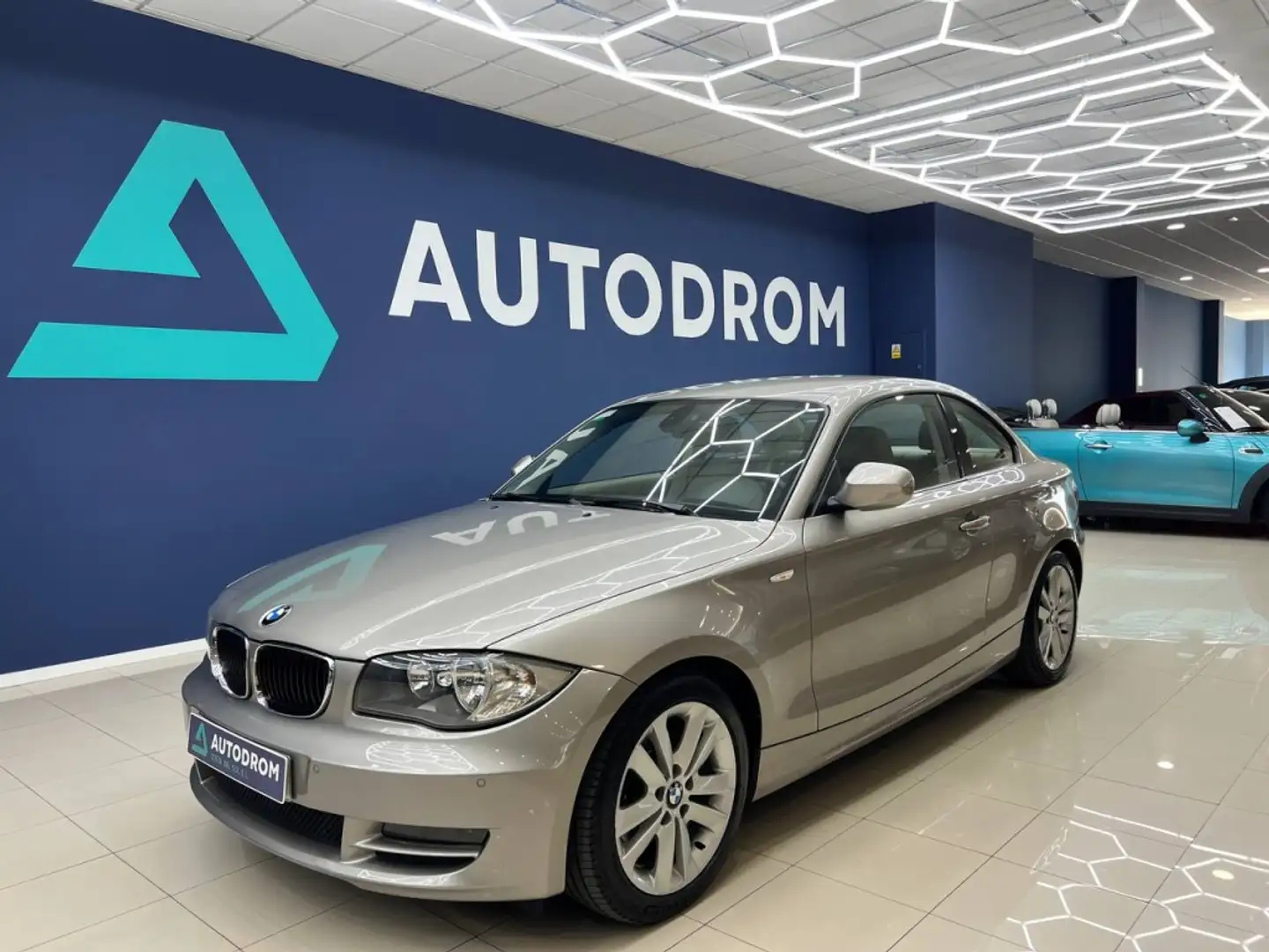 BMW 120 120dA Coupé Gris - 1