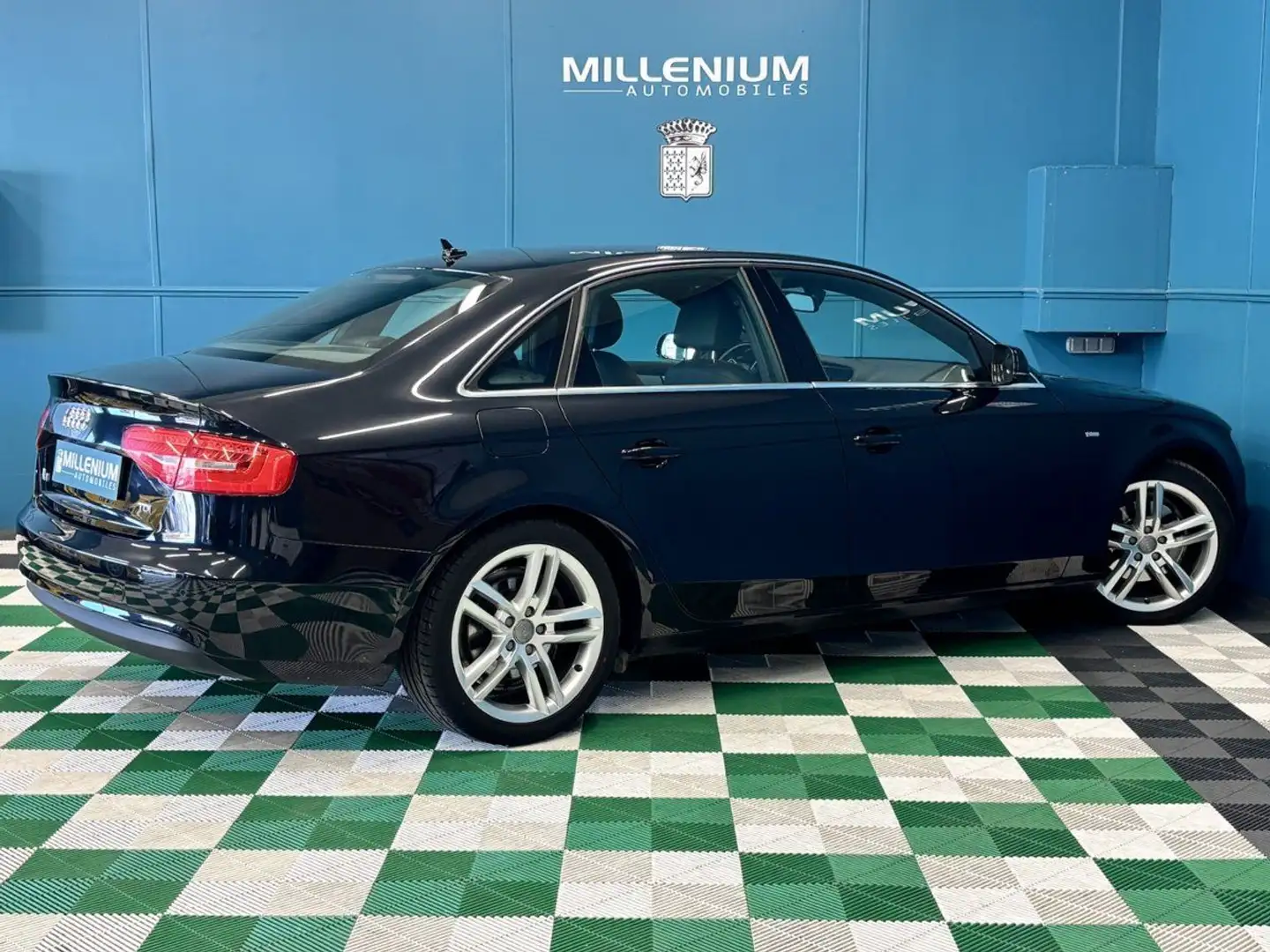 Audi A4 2.0 TDI 143CH DPF S LINE MULTITRONIC Noir - 2