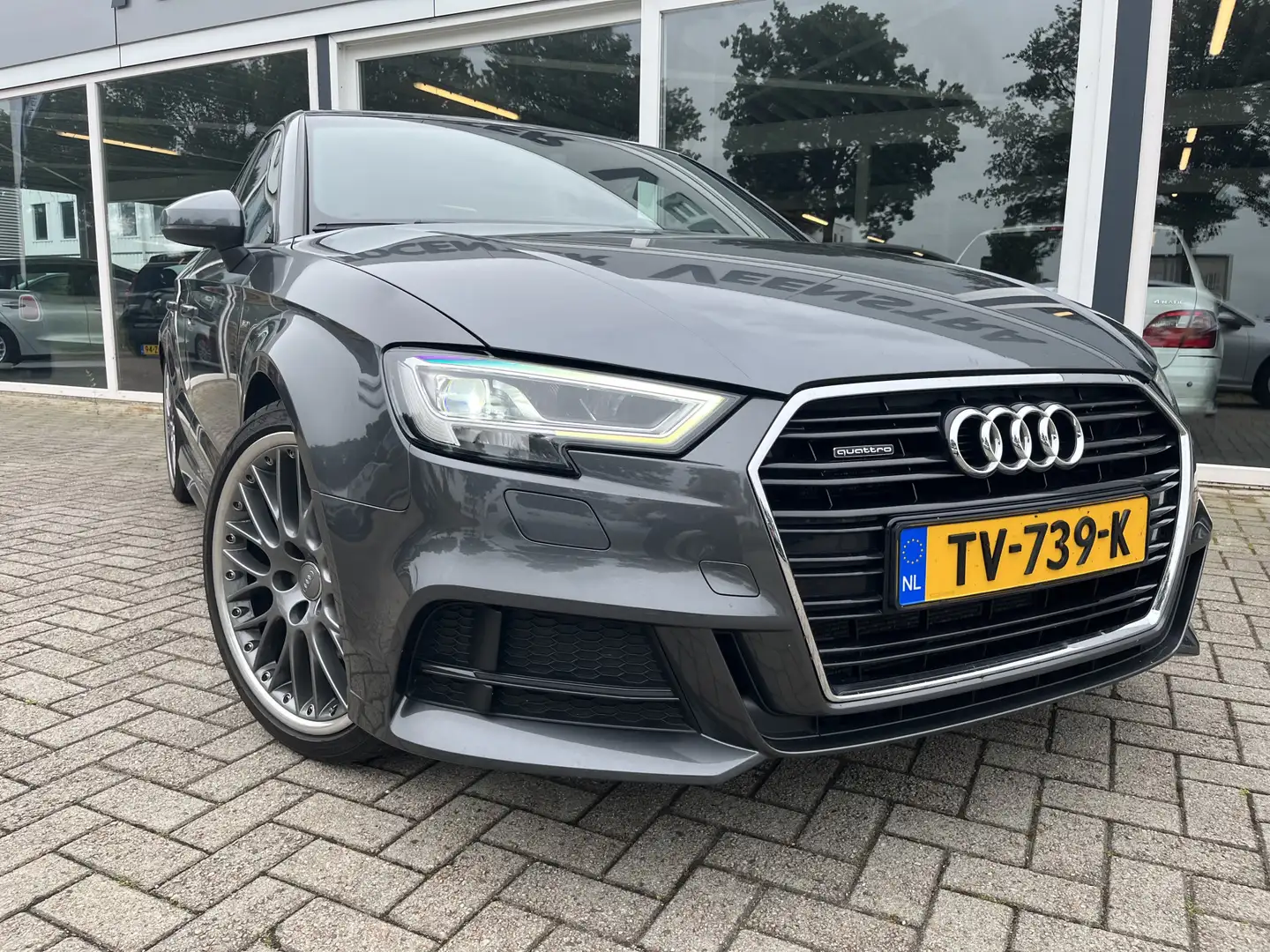 Audi A3 Limousine 2.0 TFSI quattro Design S Line Plus Stan Grijs - 2