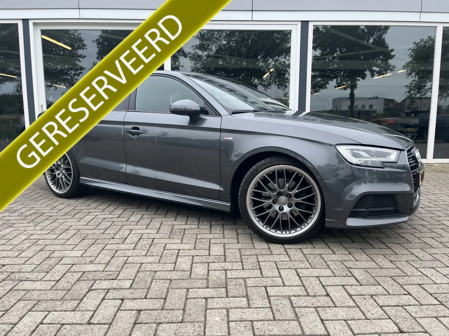 Audi A3 Limousine 2.0 TFSI quattro Design S Line Plus Stan siva - 1