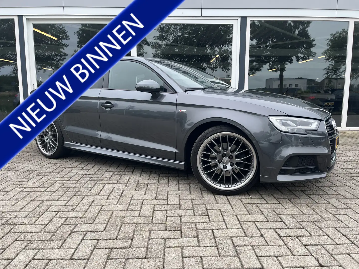 Audi A3 Limousine 2.0 TFSI quattro Design S Line Plus Stan Grijs - 1