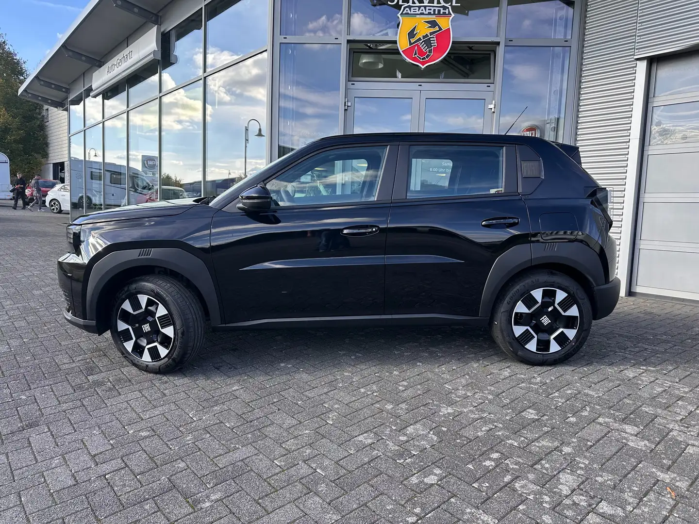 Fiat Grande Panda 1.2 eDCT 74 kW Icon/ Tech-Paket/Navi Zwart - 2