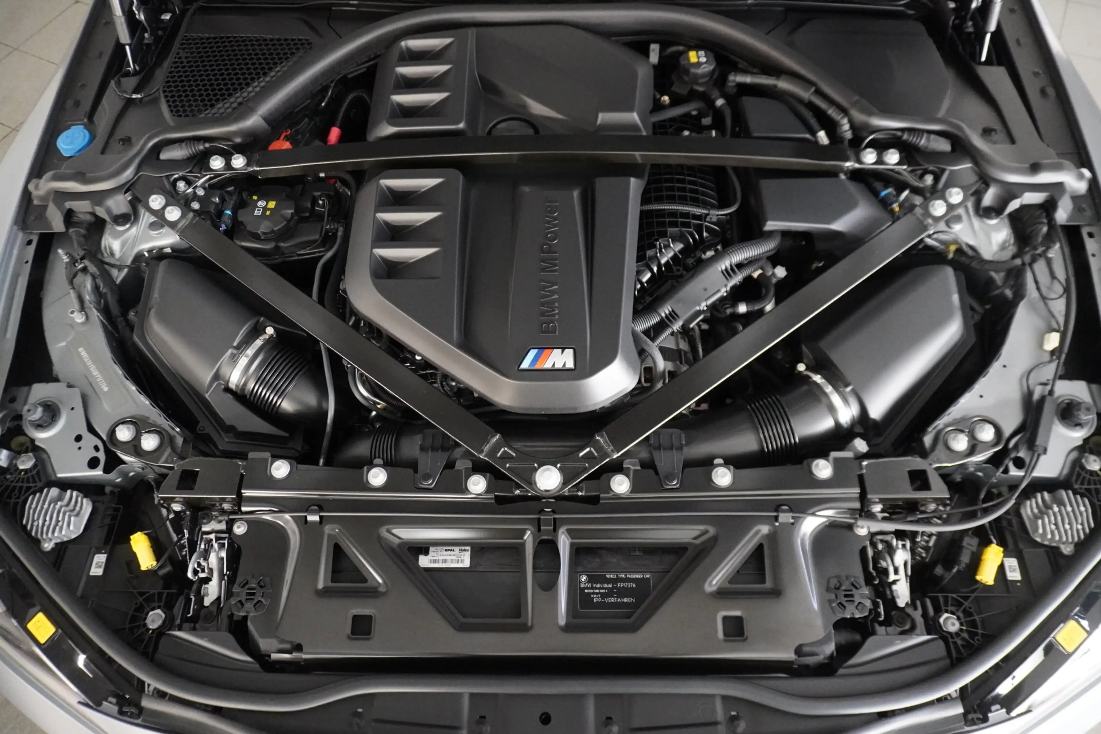 BMW M3 Competition M xDrive — photo 2