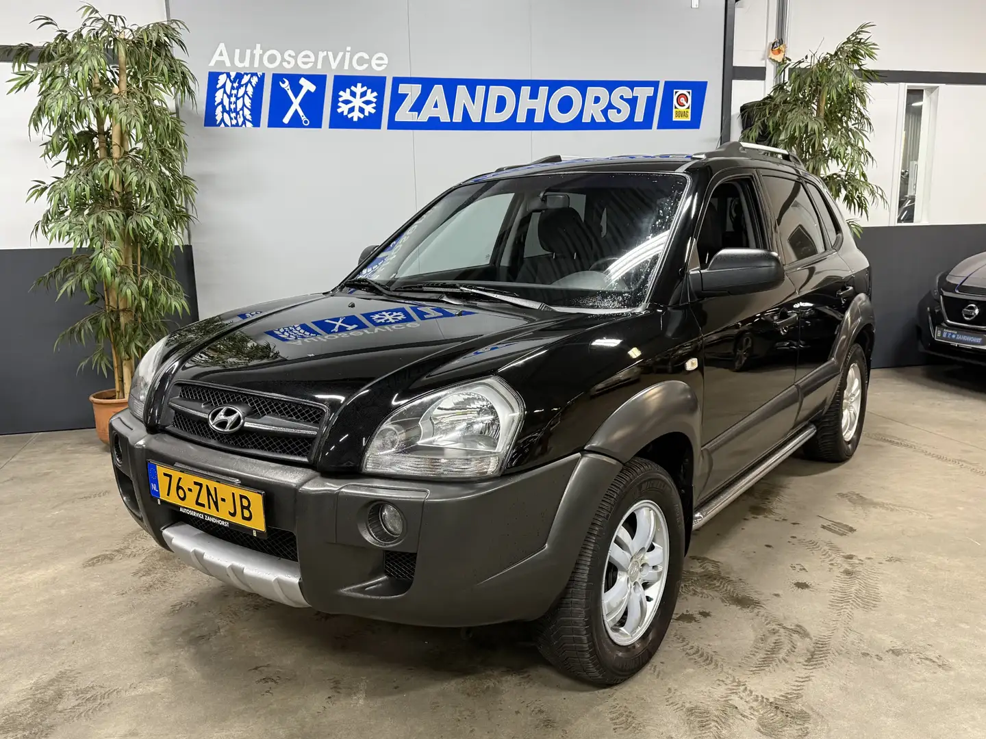 Hyundai TUCSON 2.0i Dynamic Cross Zwart - 1