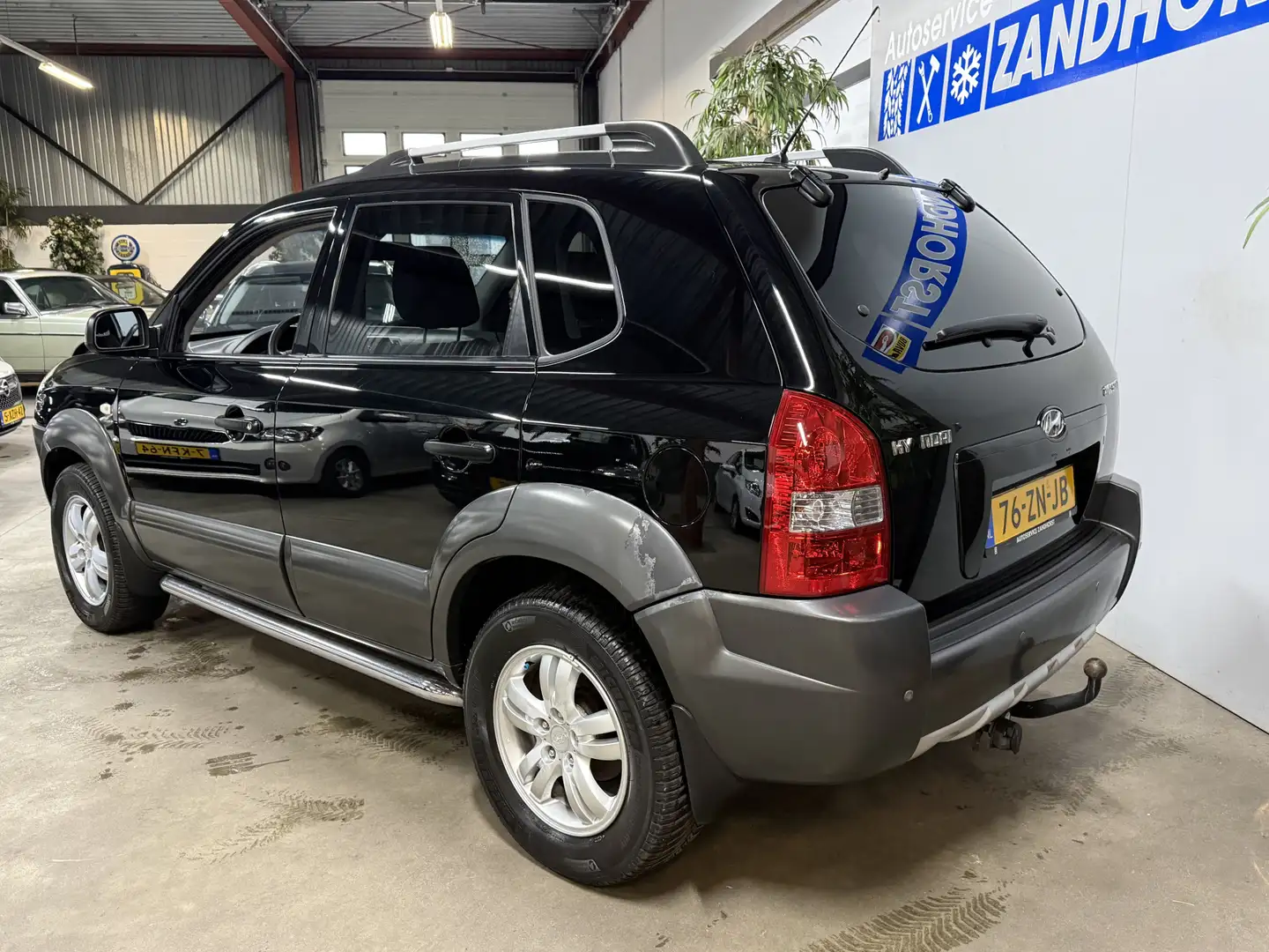 Hyundai TUCSON 2.0i Dynamic Cross Zwart - 2