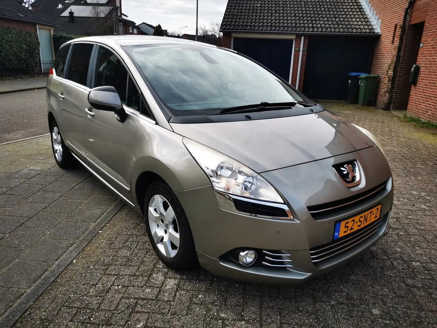 Peugeot 5008 1.6 VTi 16V 5persoons Brons - 1