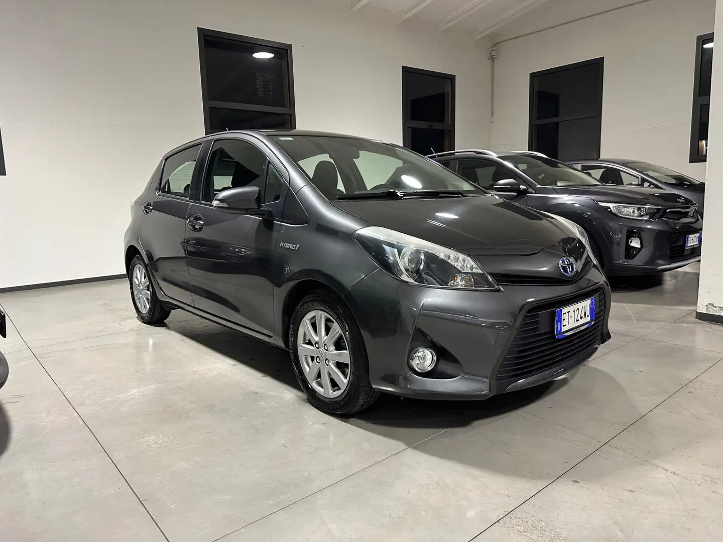 Toyota Yaris Yaris 1.5 Hybrid 5 porte Lounge Più Grigio - 2