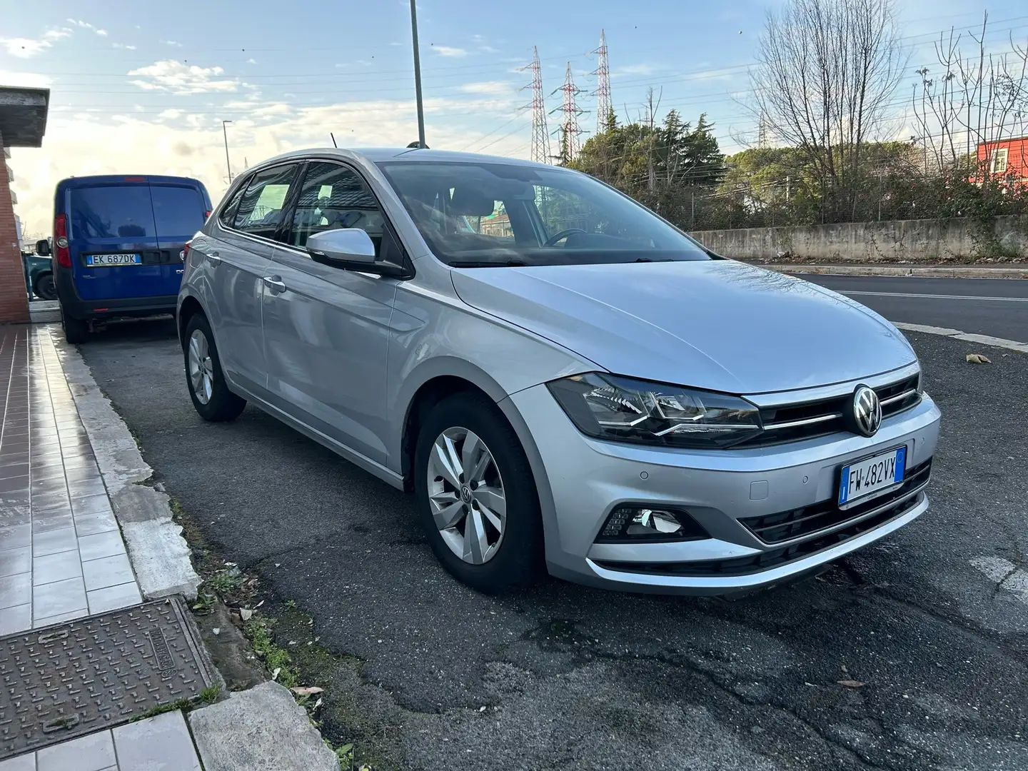 Volkswagen Polo 1.0 COMFORTLINE AUTO IN PERFETTO STATO! Plateado - 2