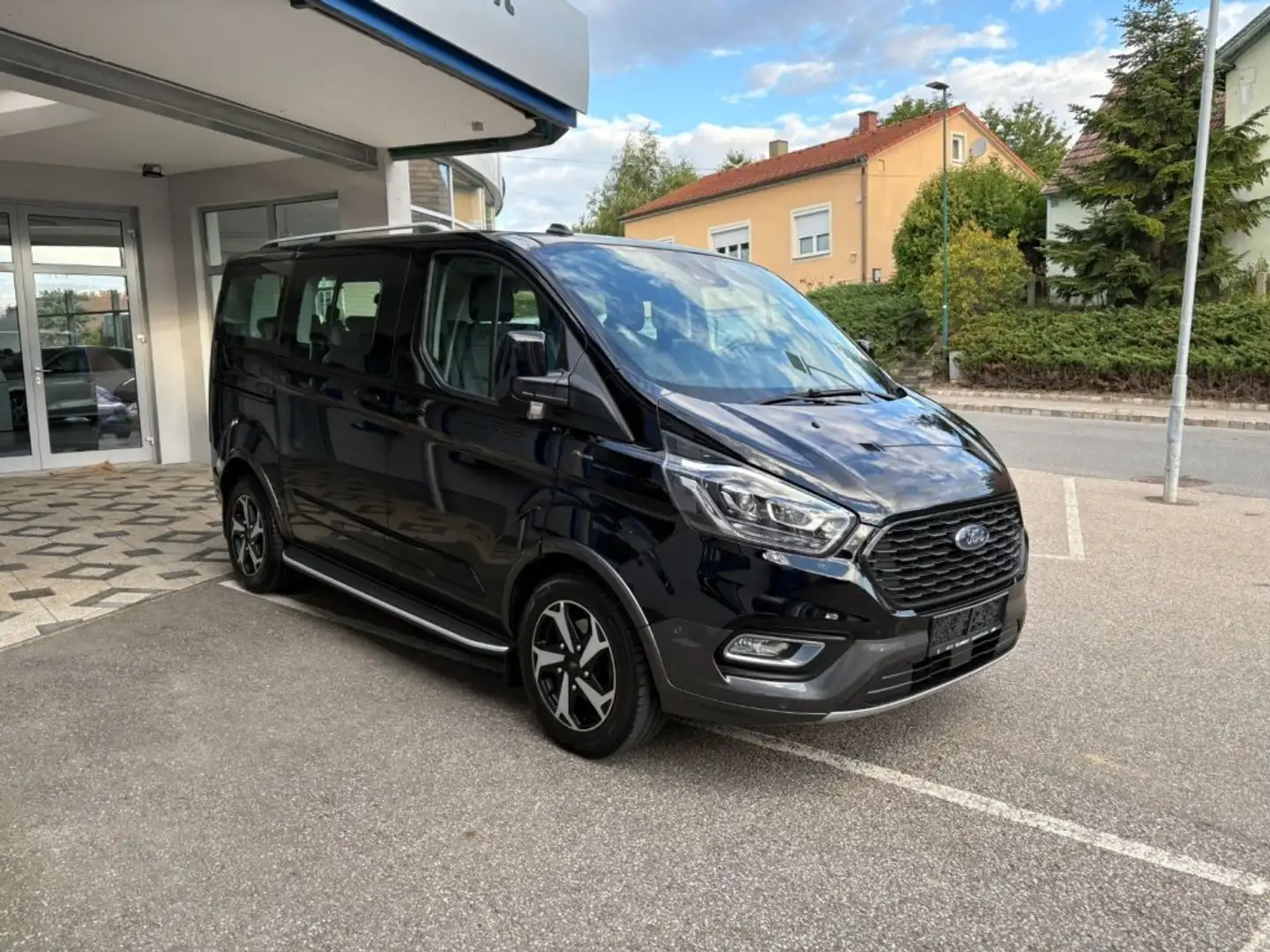 Ford Tourneo Custom Active 2.0 Ecoblue L1H1 320 Schwarz - 2