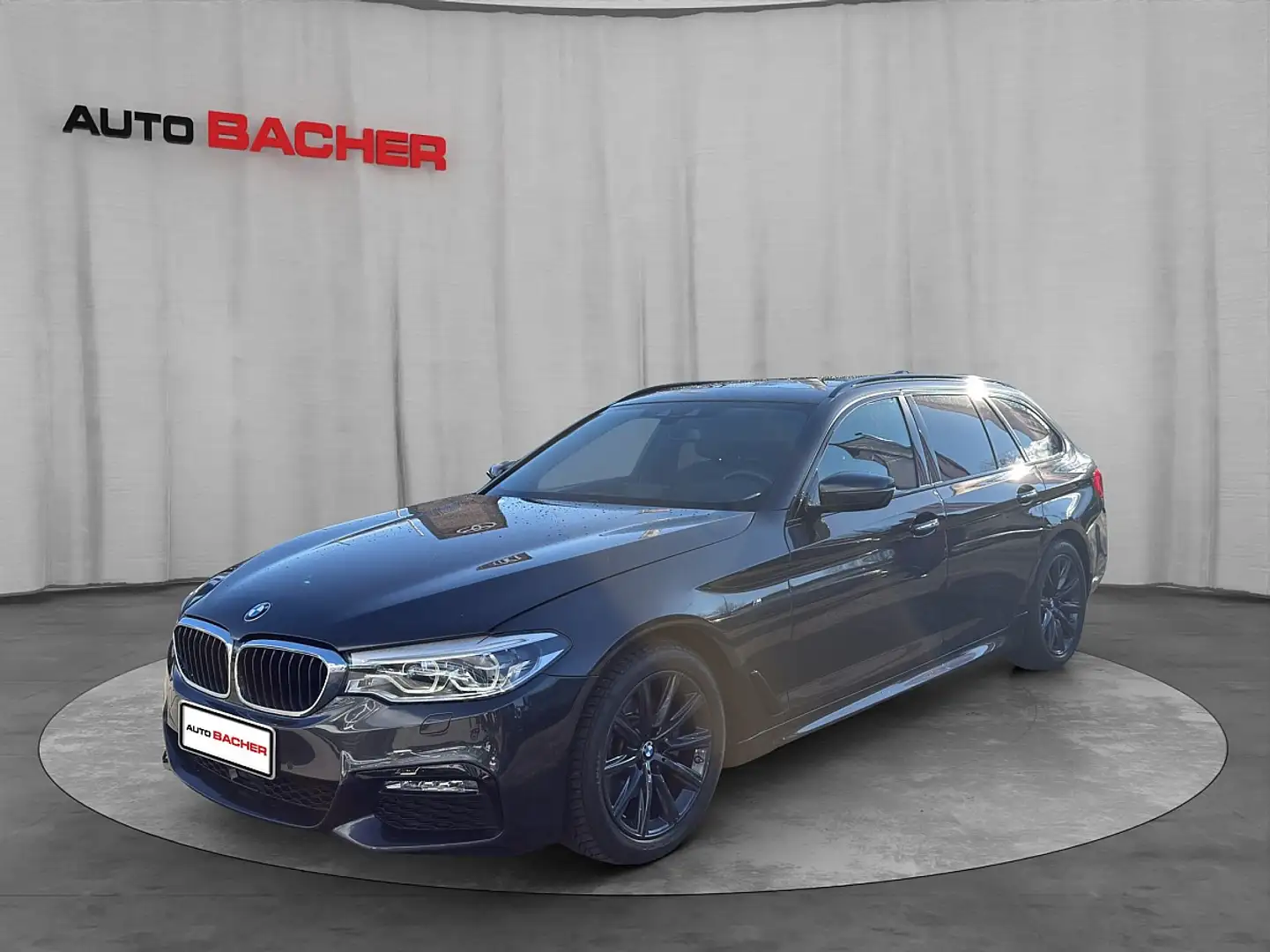 BMW 520 d xDrive Touring Aut. Schwarz - 1