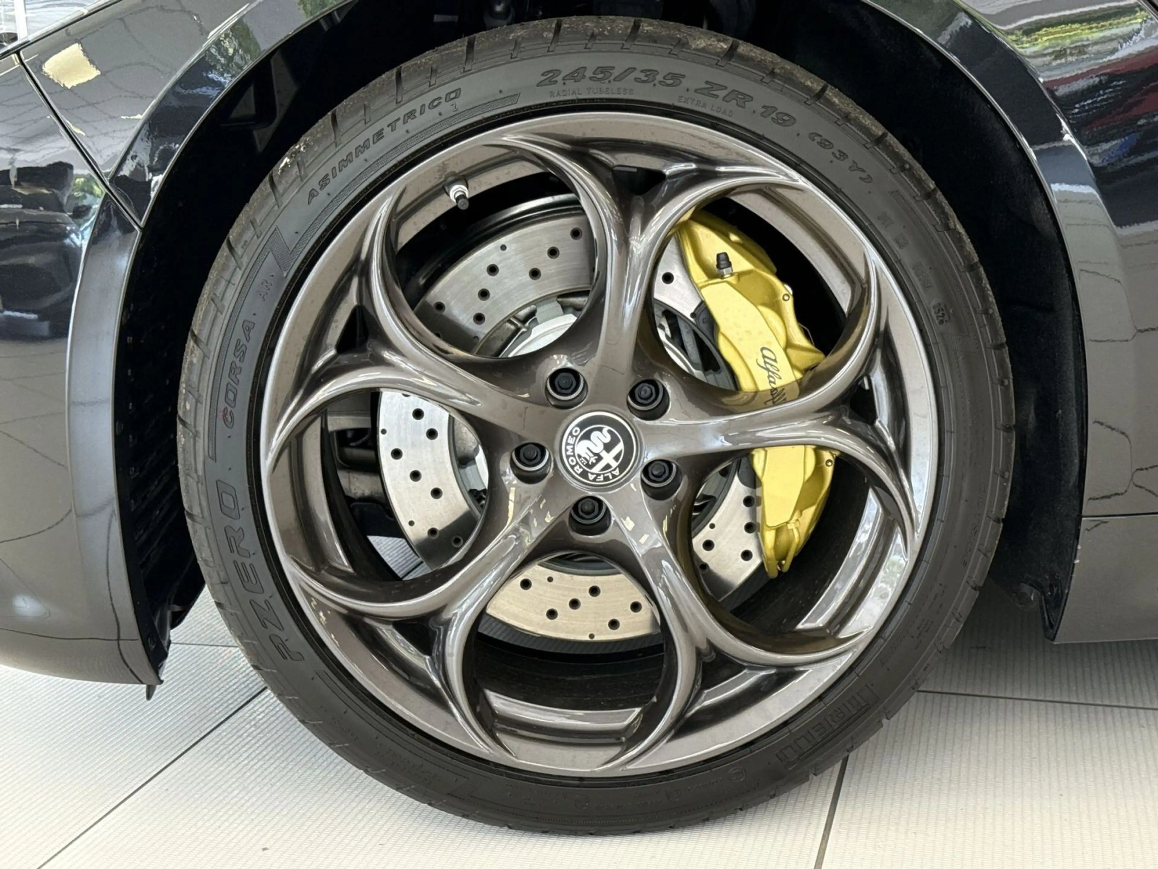 Alfa Romeo Giulia 2.9 V6 Bi-Turbo Quadrifoglio Oro +Akrapov — photo 14