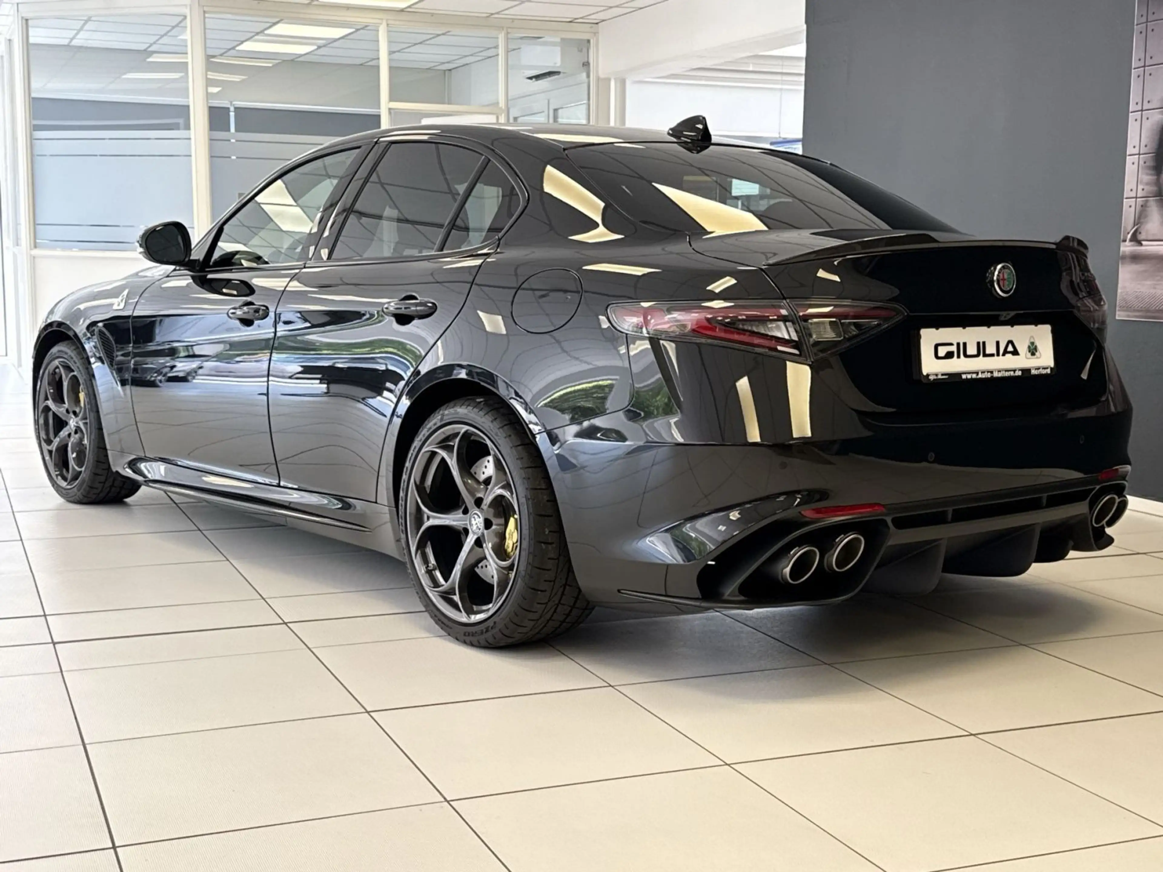 Alfa Romeo Giulia 2.9 V6 Bi-Turbo Quadrifoglio Oro +Akrapov — photo 10