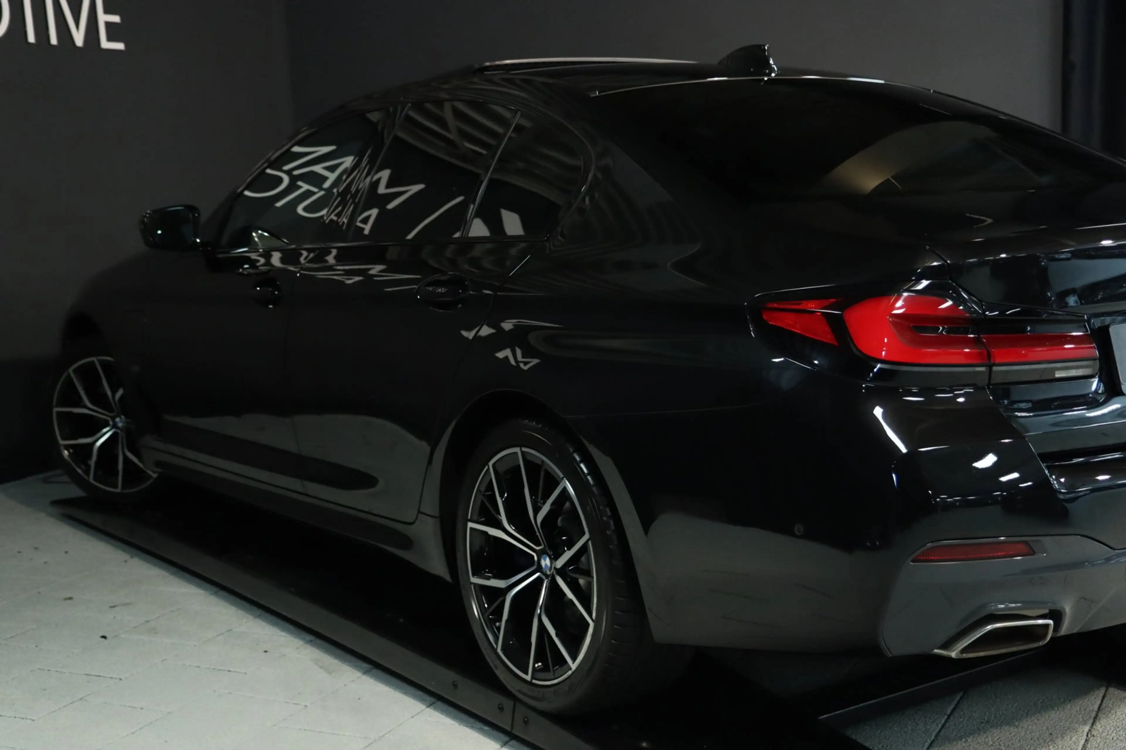 BMW 530 5-serie 530e High Executive M Sport / PANO / HK / — photo 2