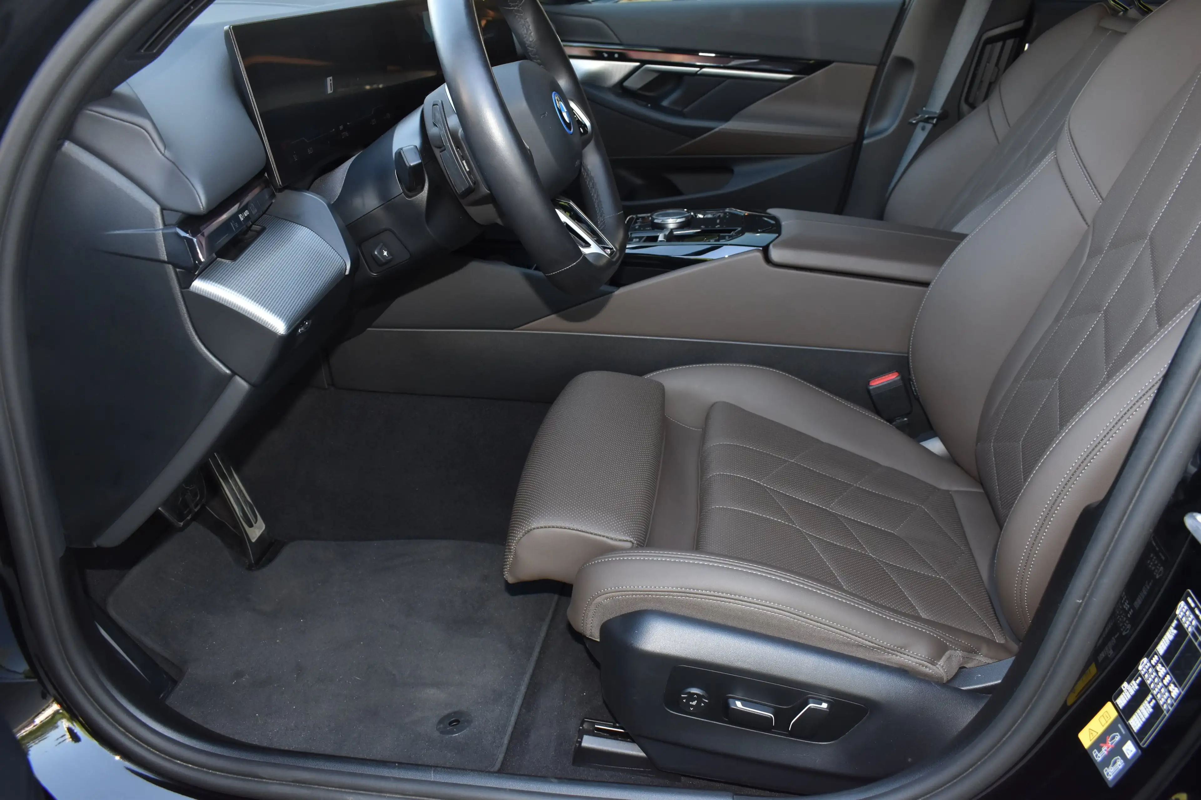 BMW i5 eDrive40 Touring M Sportpaket DAB LED AHK — photo 10