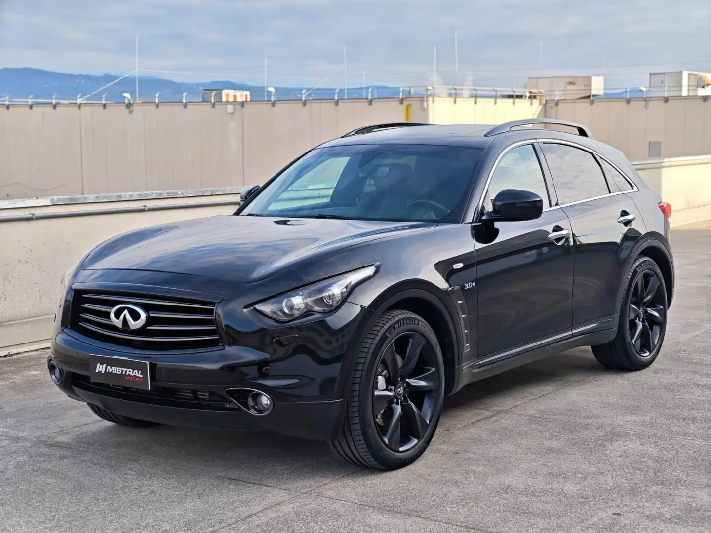 Infiniti QX70 3.0 diesel V6 AT S Schwarz - 1
