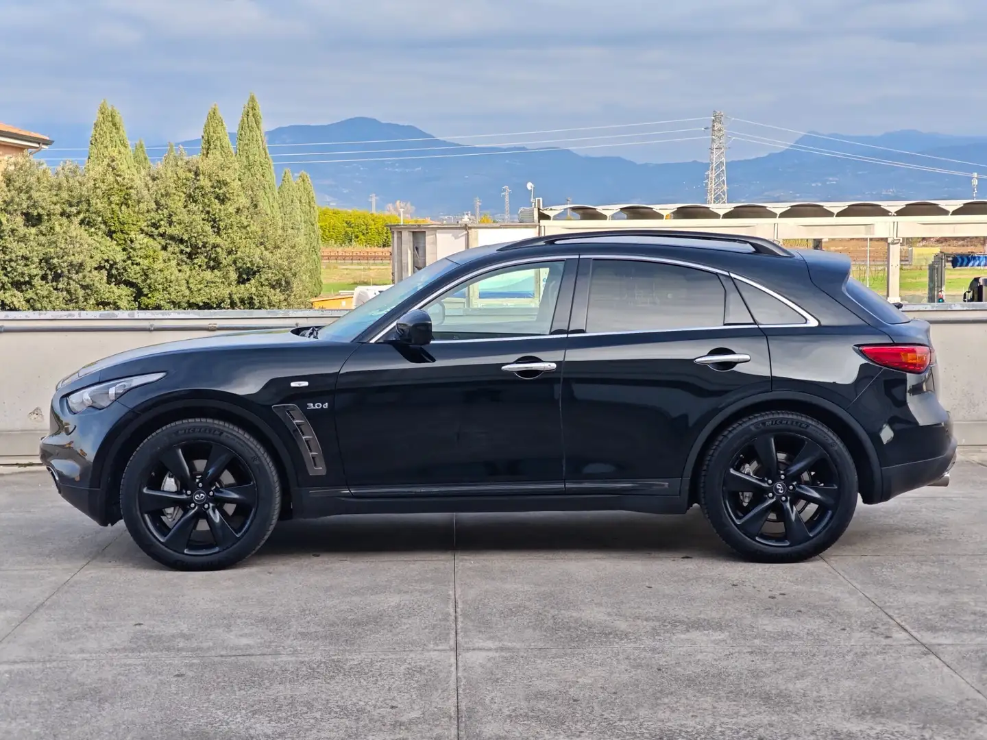 Infiniti QX70 3.0 diesel V6 AT S Schwarz - 2