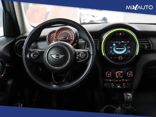 Mini Hatch view 11
