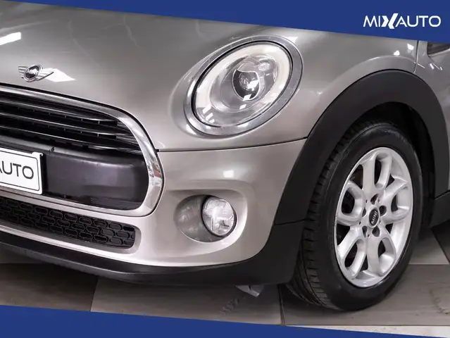 Mini Hatch view 9