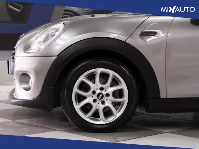 Mini Hatch view 8