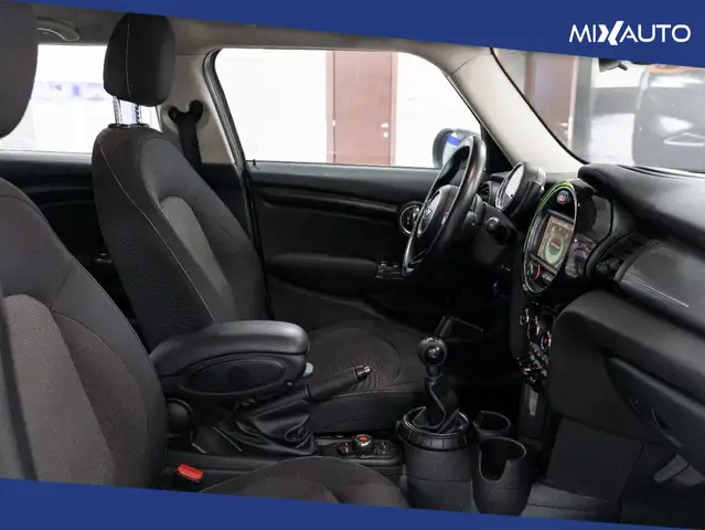 Mini Hatch view 14