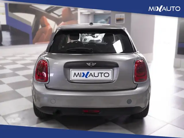 Mini Hatch view 4