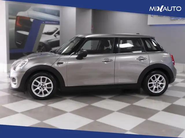 Mini Hatch view 3