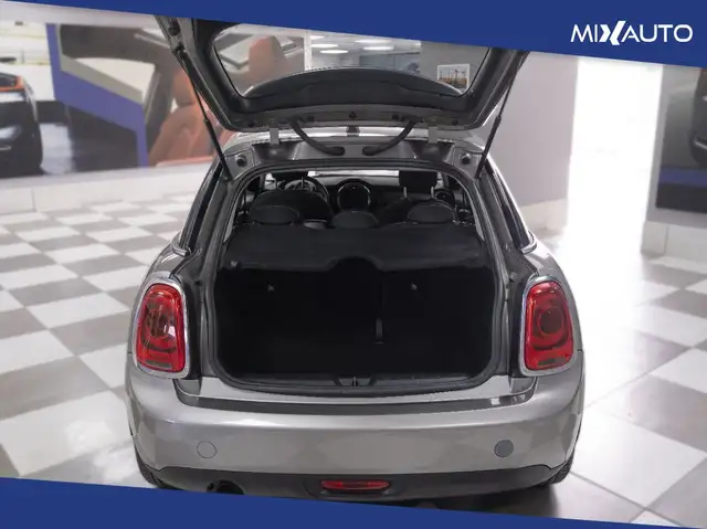 Mini Hatch view 7