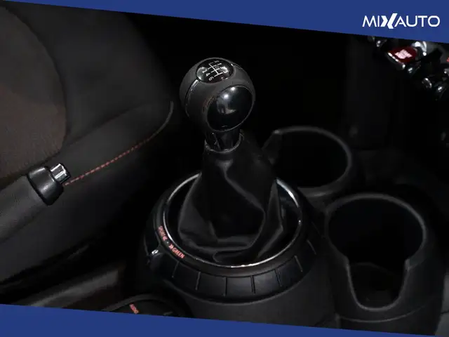 Mini Hatch view 13