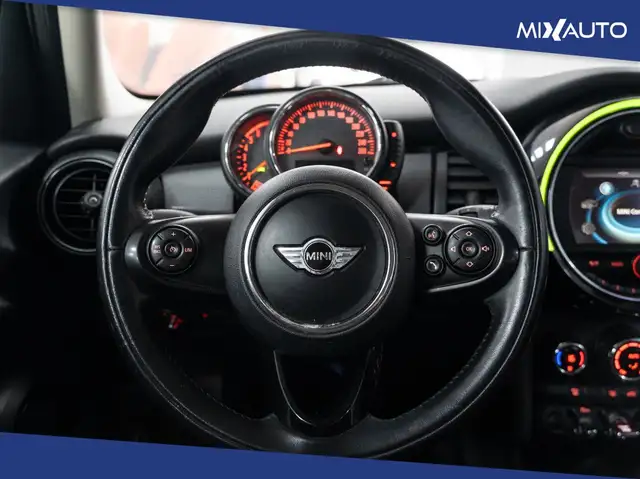 Mini Hatch view 12