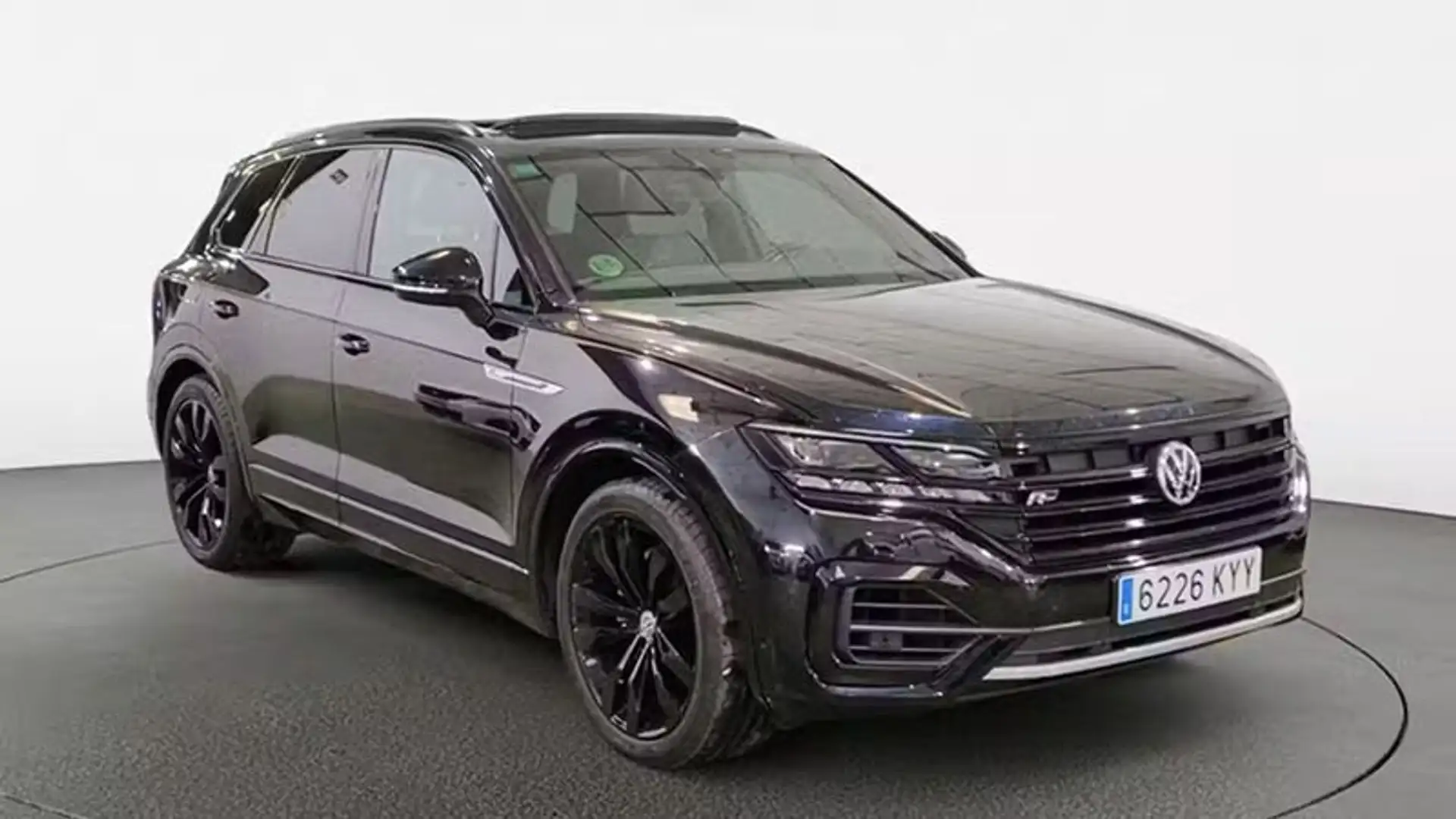 Volkswagen Touareg - 1