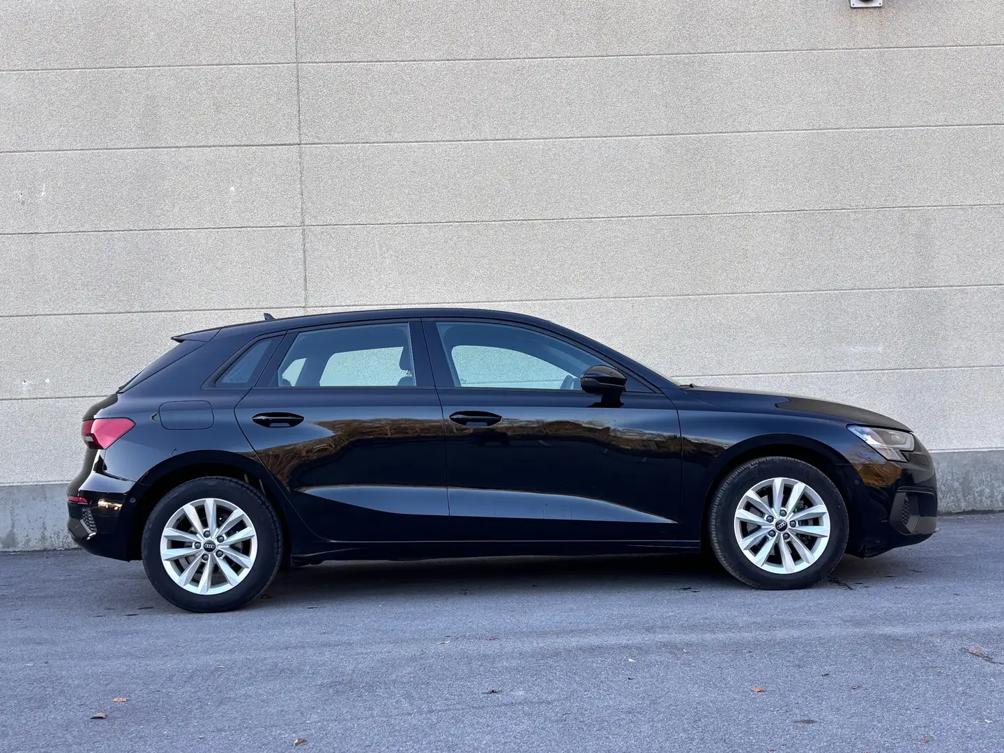 Audi A3 A3 Sportback 30 TFSI Attraction Noir - 2