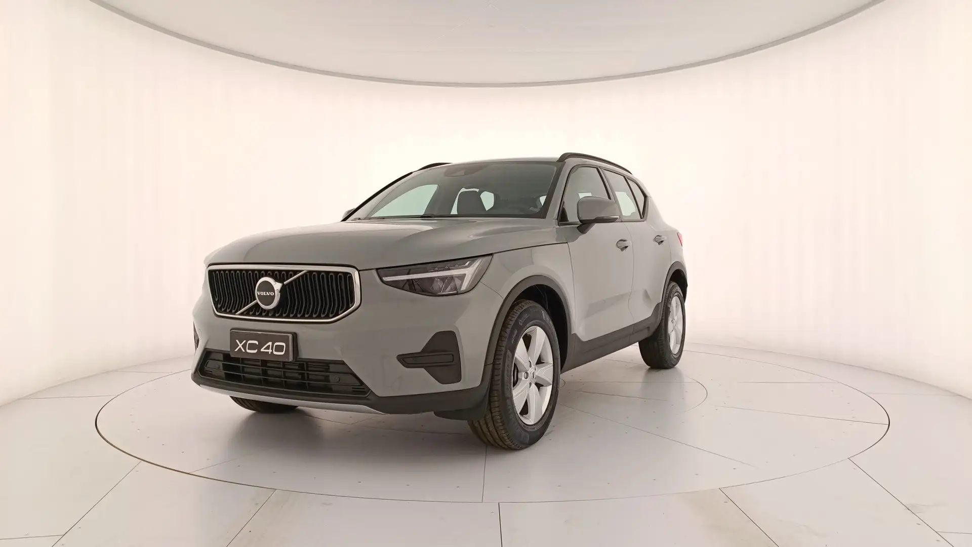 Volvo XC40 Essential T2 AUT Grigio - 1