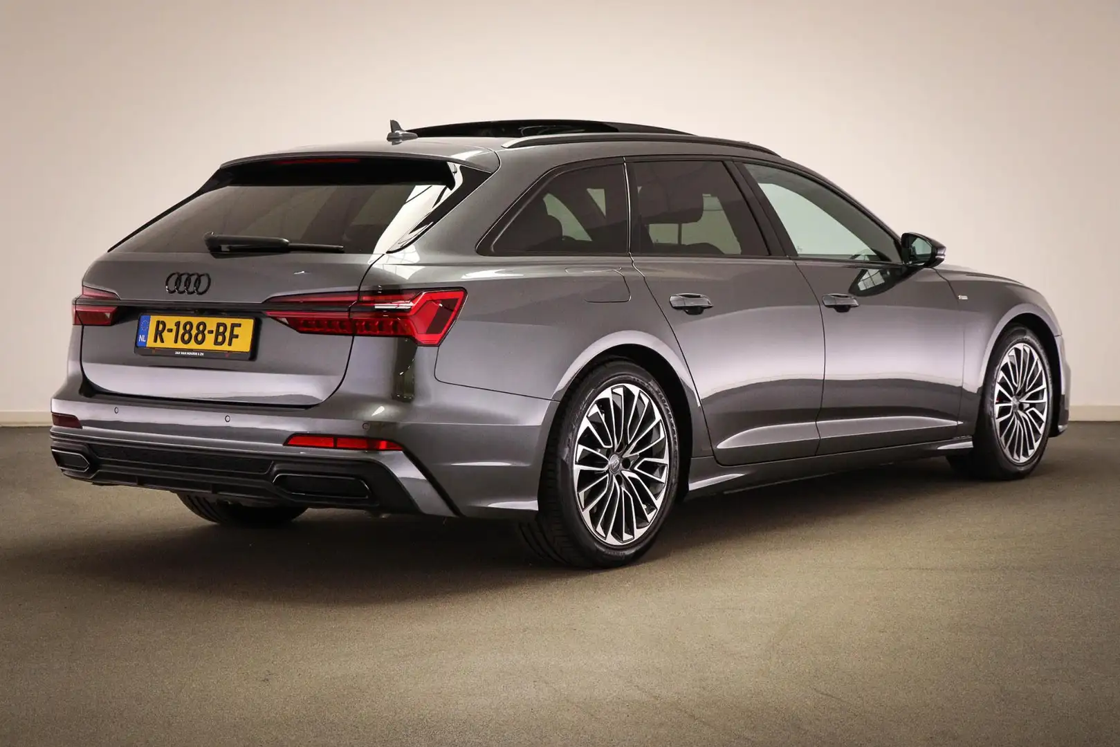 Audi A6 Avant 55 TFSIe Quattro Competition | PANORAMADAK | Gris - 2