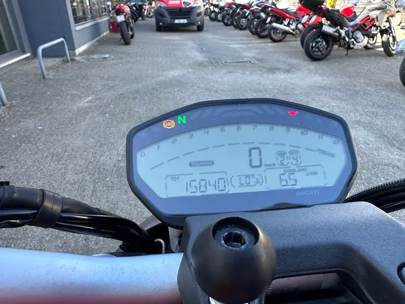 Ducati Monster 821 - foto 6