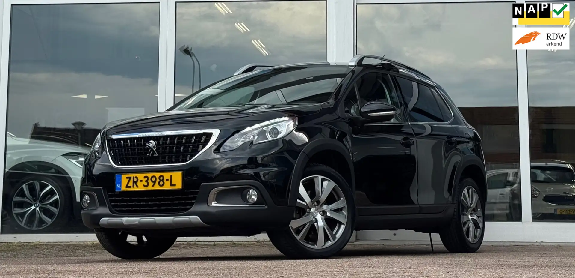 Peugeot 2008 1.2 PureTech GT-Line 100% Dealeronderhouden Trekha Zwart - 1
