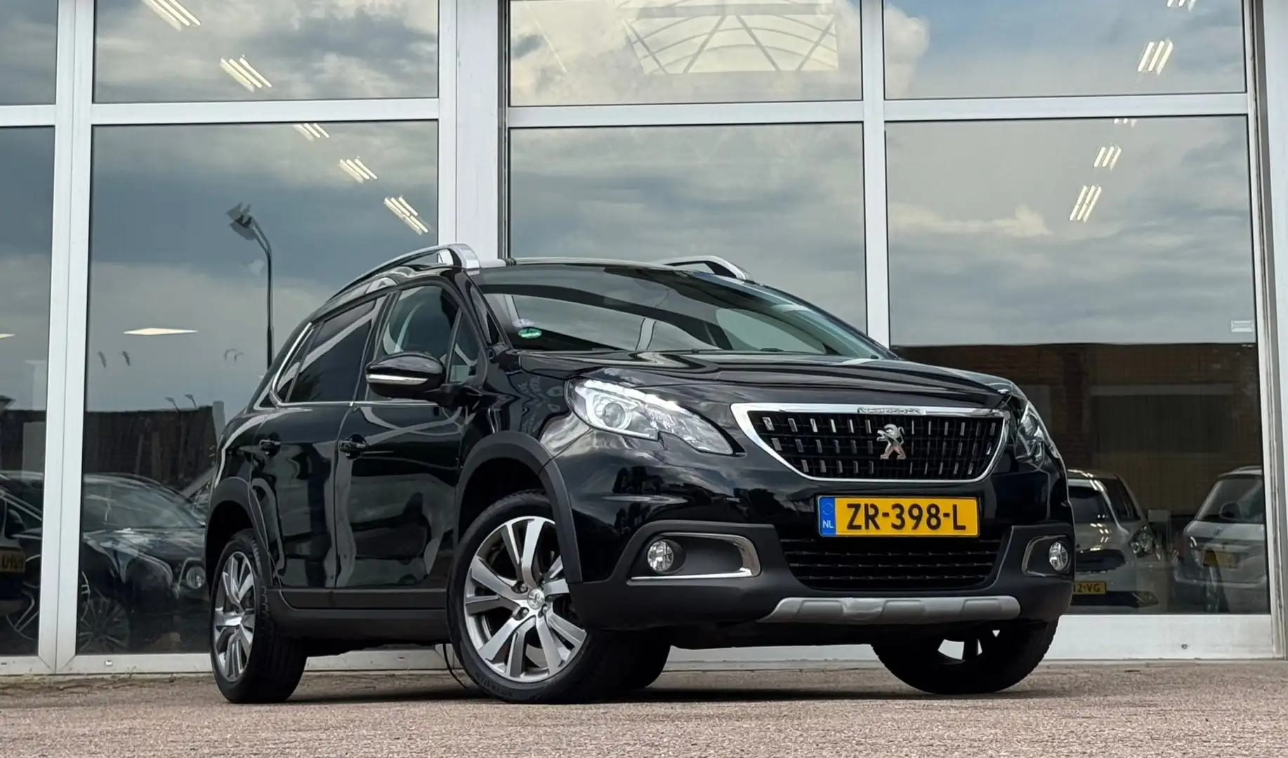 Peugeot 2008 1.2 PureTech GT-Line 100% Dealeronderhouden Trekha Zwart - 2