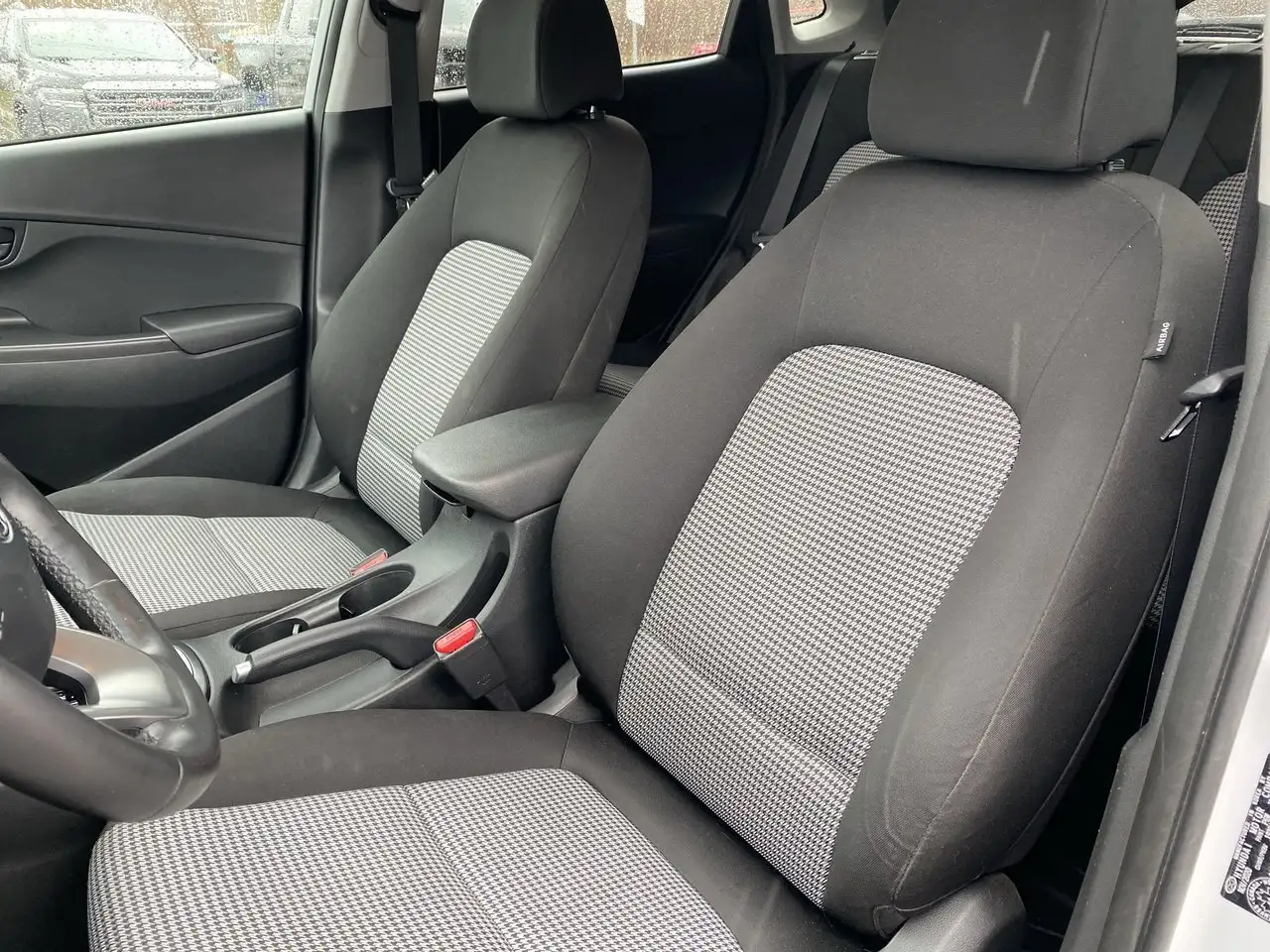 Hyundai KONA снимка Hyundai KONA