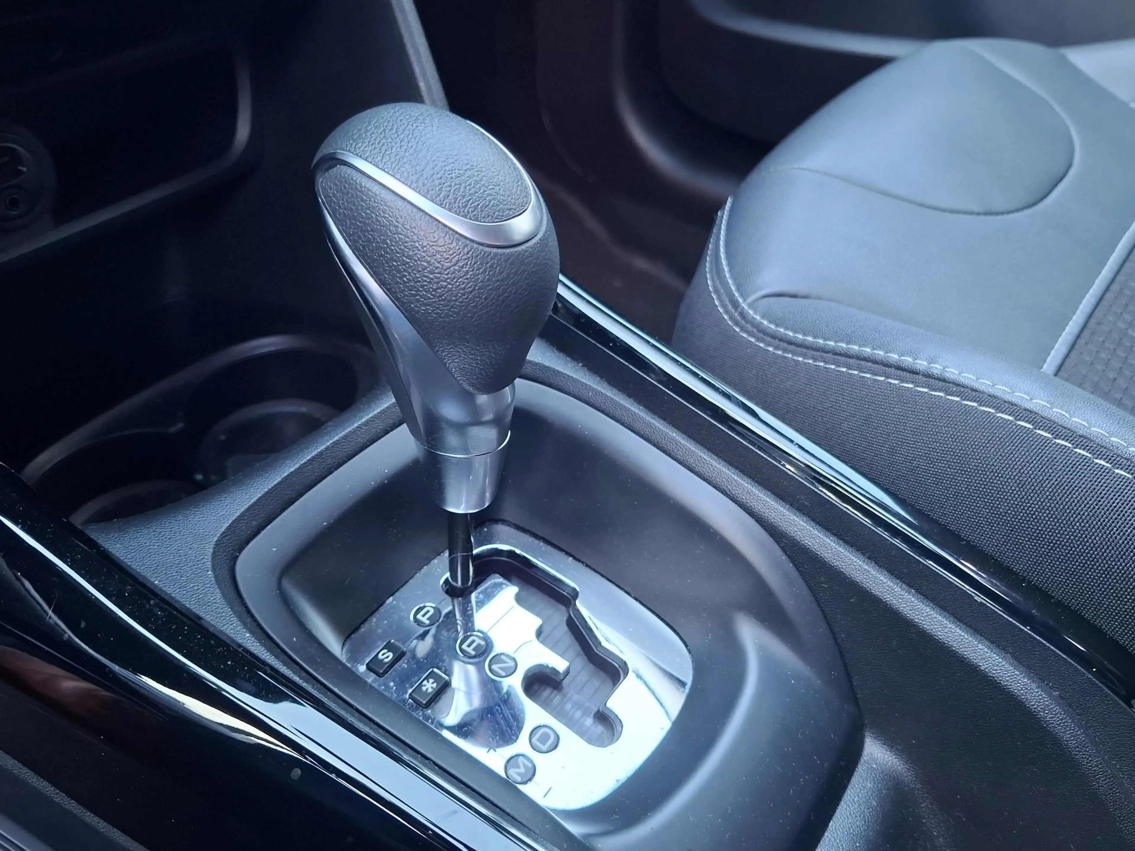 Peugeot 2008 SUV 110 Allure Automaat Clima/Nav/Trekhaak — photo 8